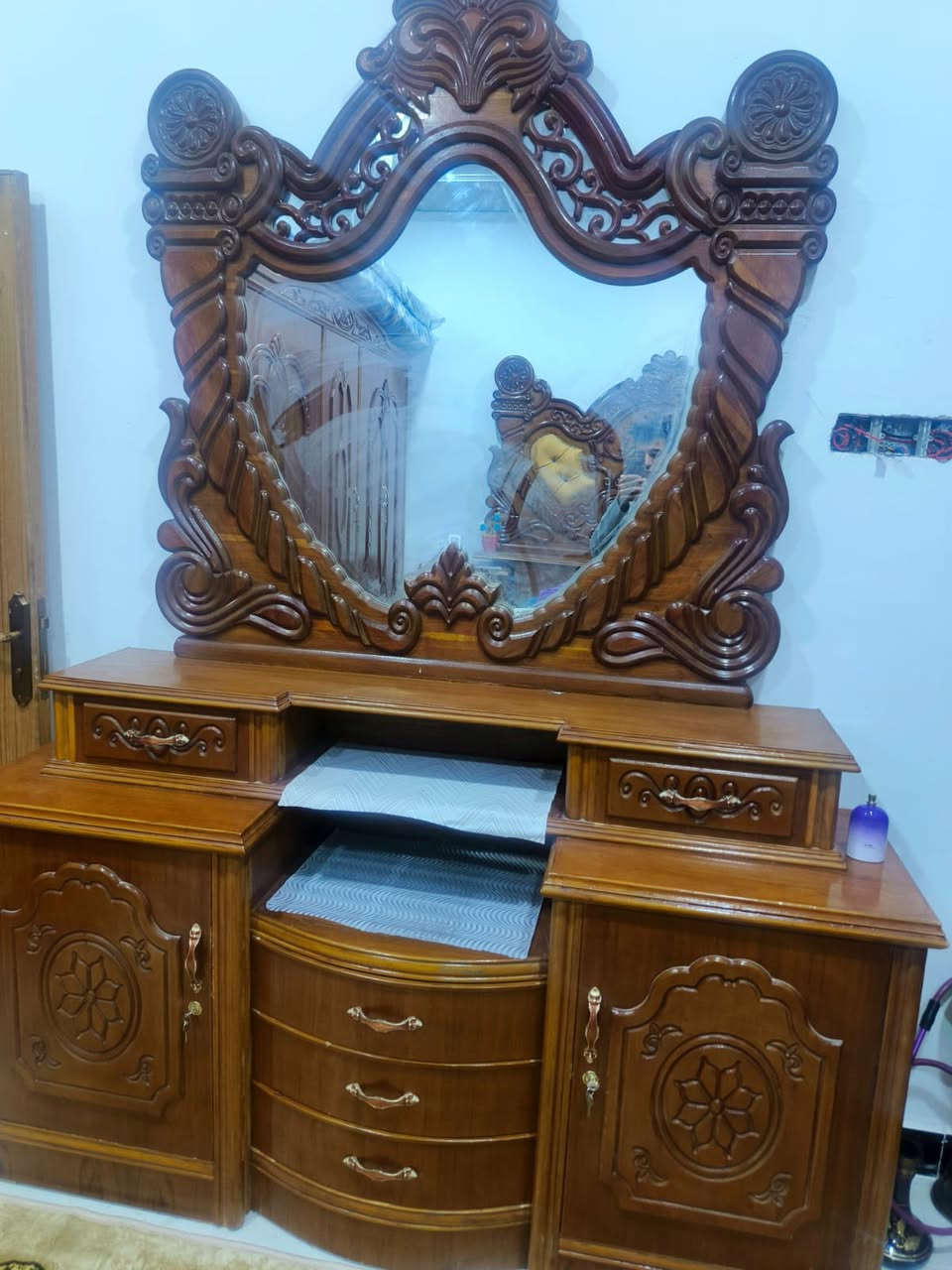 سلام عليكم غرفه خشاب جديده تفصال جديد سعر مليونين بيه مجال مكان البصره الطوبه والنخيله ***********
