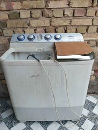 كفاءات العبيدي • غسل وتنشيف • بيبان مكسورة