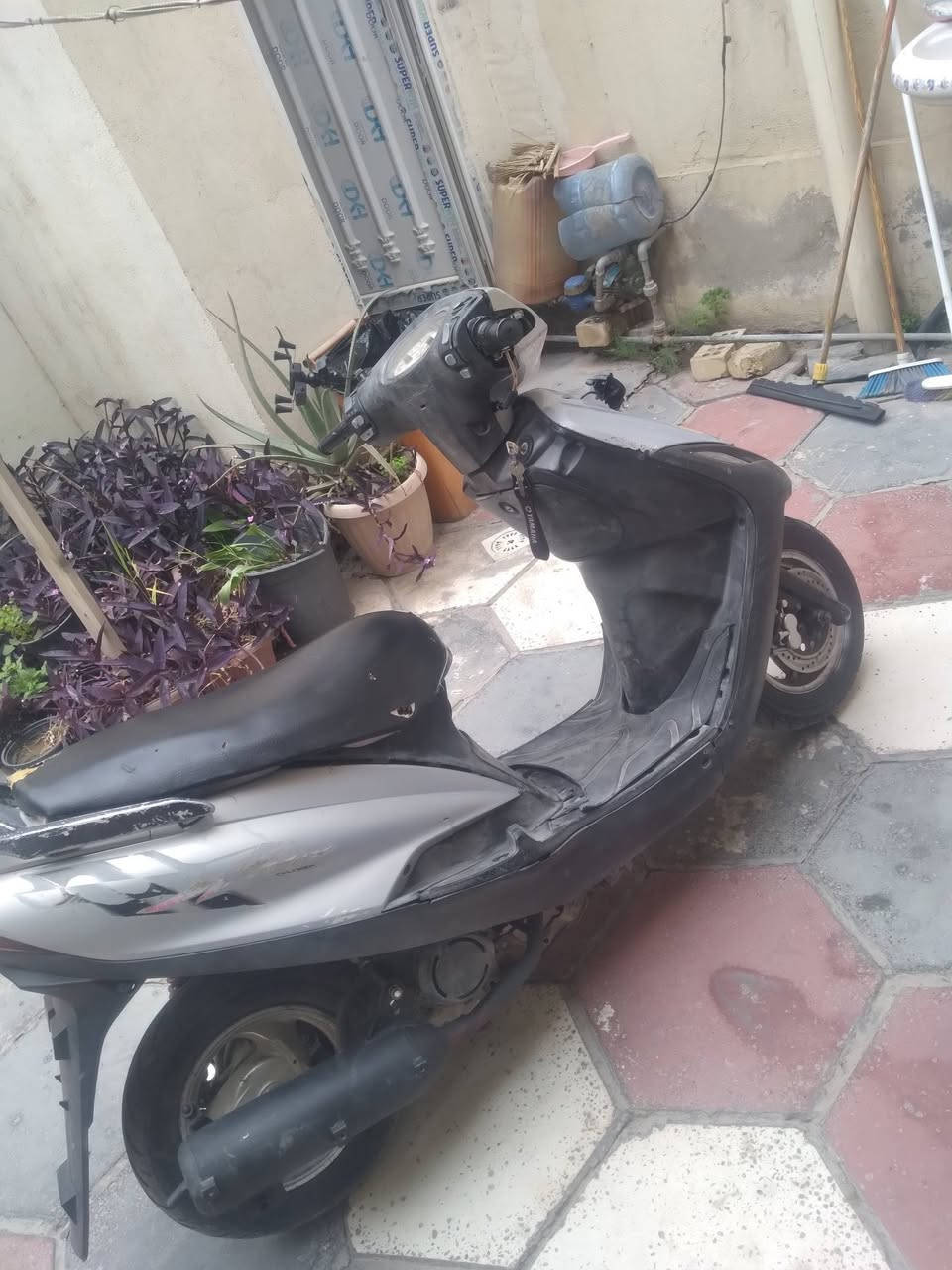 السلام عليكم 
للبيع دراجة Yamaha ماكس ١٤٠ 🏍️
الحالة الميكانيكية: ممتازة وما بيها أي مشكلة
المحرك قوي وتمشي زين
الدراجه شغاله نكره سلف و هندر  السعر ٤٠٠ وبيها مجال
مكاني بغداد الحريه في حال ما موجود في الخاص الاتصال على هذا الرقم
***********
