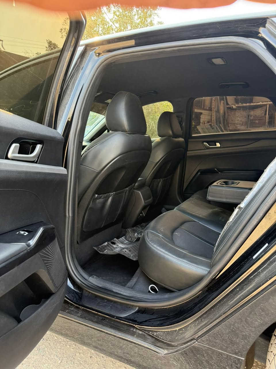 دخول جديد K5 موديل24
حادث خفيف تبديل جاملغ السائق فقط
وباب السائق بي تعديل شبر موضح بالصور
والباقي كله مكفول حتى الدعاميه بلاديه
مكانها الدورة
السعر 175 وبيها مجال
***********
