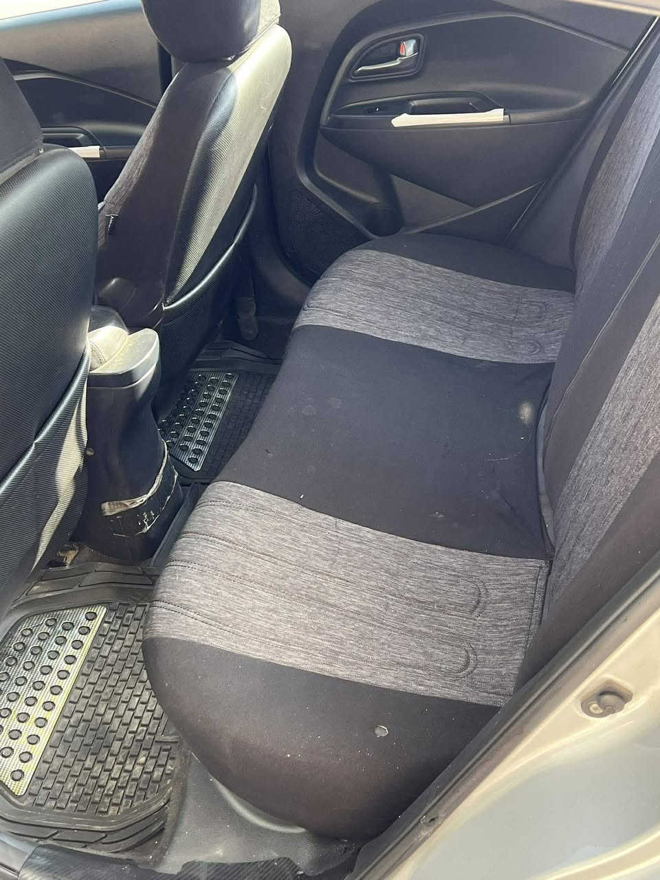 سلام وعليكم للبيع ريو 2013
سياره عل وضع الشركه 
محرك 16
شرط المكينه والكير 
بدون اي صبغ 
بدون اي ضرر 
سلايت 
تحكمات 
جامات كهرب 
فول موصفات 
رقم دولي
سنويه جديده
للتواصل
***********
