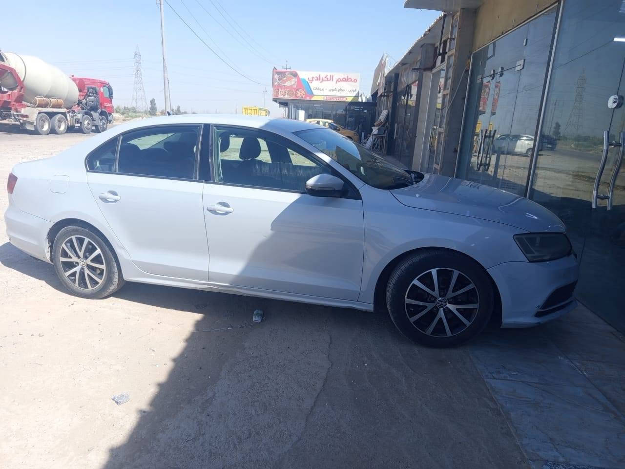 فولكس واجن جيتا ٢٠١٨
محرك ٢٠٠٠ تنفس طبيعي 
حساسات أمامي خلفي كامرا 
بدون صبغ 
محرك و كير مكفول 
السعر ١٣٠ ورقة 
*********** بغداد, العراق
