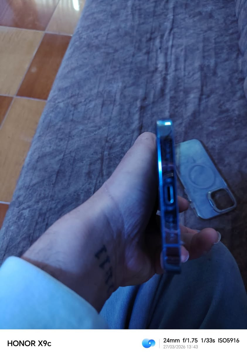 سلام عليكم للبيع ايفون 13برو ماكس ذاكره 256بطاريه 82جهاز وتر كله  بلادي نضافه 80/100 فقط ضهر مكسور يتبدل ال بلادي اب 20الف سعر جهاز قفل بدون معامله 590 متواجد عل رقم ***********
