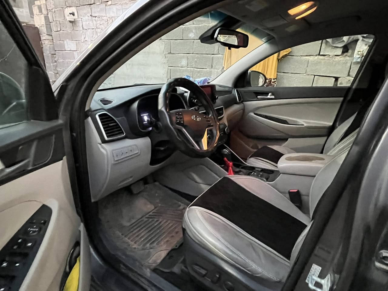 توسان موديل ٢٠ وارد امريكي البيع سيارة نضيفة ماشية ٥٩ بسمي العنوان بغداد الحبيبية *********** سعرهة ١٦٥
