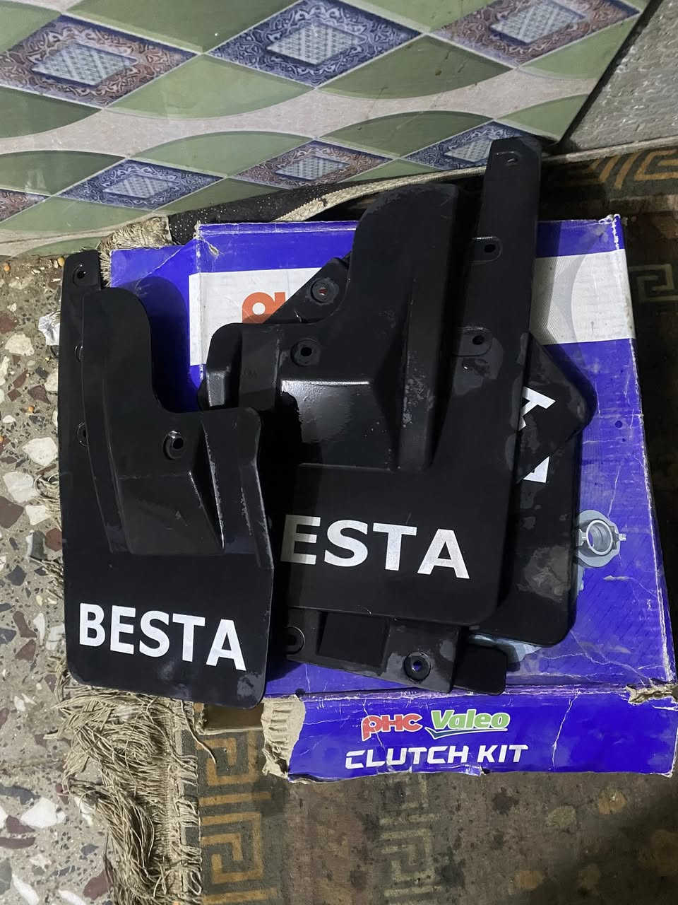 أسلام عليكم عينه وصينه وبربرن مال بستا +كاعيه كامله خلفي و امامي و وقايات كلهن جدد ما مستعملات سعرن 125 وبيهن مجال بغداد العبيدي ***********
