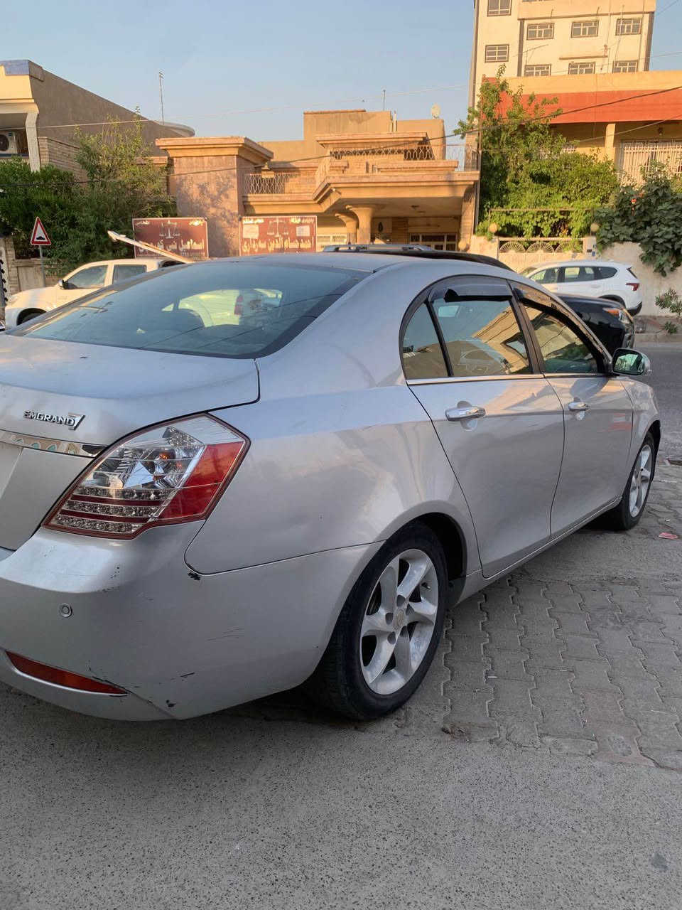 Jeely emegrand 7 
      #214 
Model 2014 
بێ سبوغ 
شوخت و قۆپی هەیە 
کالبونەوە سەقف 
مەکینە / V4 کەپس
رەقەم و سەنەوی کۆن 
ڕۆیشتن ١٤٠ هەزار کم 
مواسفات فوول 
نرخ / ٥٩مجال
*********** واطسب أربيل, العراق
