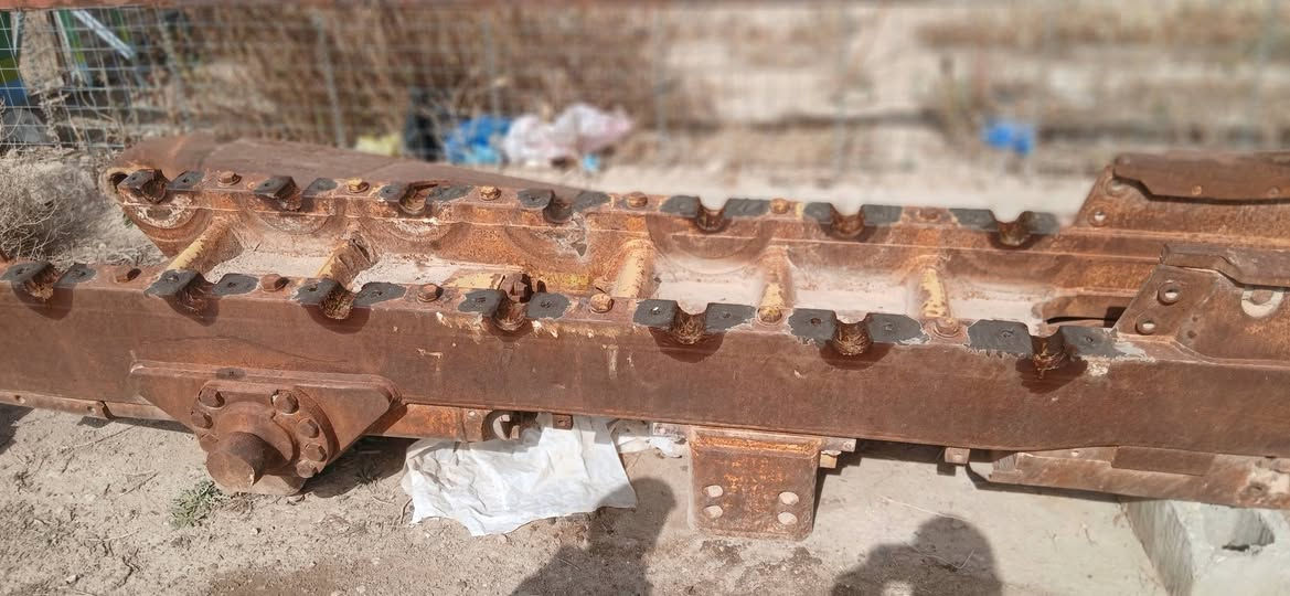 فخذ بلدوزر D8CATمع جناته سجينه بلدوزر كوماتسو 65عدد2 مكاني فلوجه
***********
