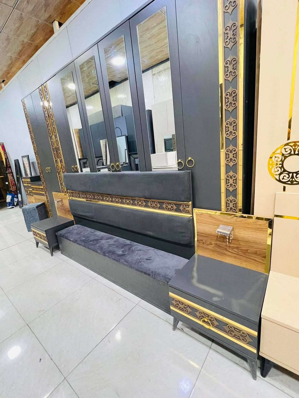 السلام عليكم 
اراوس وابيع واشتري الغرف الصاج والتركي 
الاسعار المتوفرة من 250 لحد 5 مليون 
الحجز و الاستفسار خاص او وتس ***********
