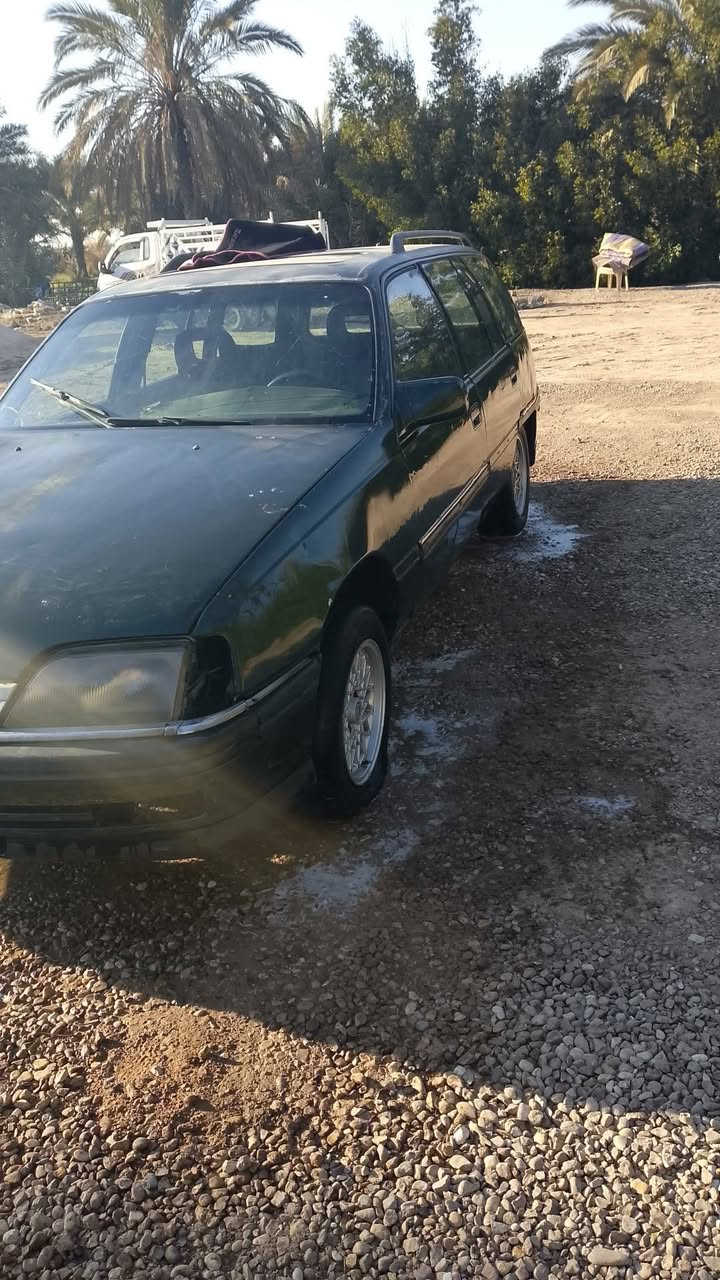 سلام عليكم اوبل اوميكه للبيع موديل 1993
مكينه كير اكسن مكفولات شاصي تأيرات جدد  مكان السياره واسط الصويره سنويه صاقطه 2020 السعر 12. ***********
