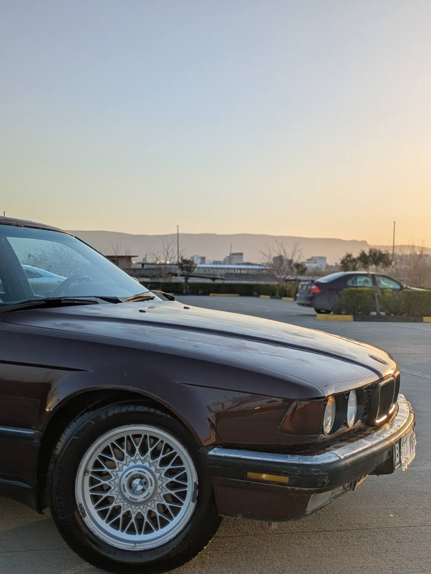 بیئێم 735 
گێڕ عادی
مۆدێلی  1992
 ڕەنگی مارۆنی 
ئاڕمی پلاستیکی سلێمانی ( بەشەرتی ئەوەلیات )
گێڕ و مەکینە بەشەرت
دەعمی نیە سەیارەکە زۆر جوانە
مواسەفاتی :  ناو ڕەساسی ،جام کارەبا ، سلاید ، سوکان کارەبا، تەبرید مەرکەزی
موس و بڕاوە و شان و سەقف و ئەوەلیات بەشەرت...
سعری: 26 گەڵا و معامەلەیەکی برایانە
 
 گۆڕینەوەش ئەکەین لەسەر دڵگرتن..

***********
*********** السليمانية, العراق
