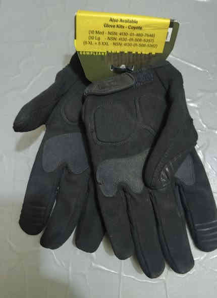 امريكي اصلي غير مستخدم
قياس مديم السعر ٣٥ الف 
***********
