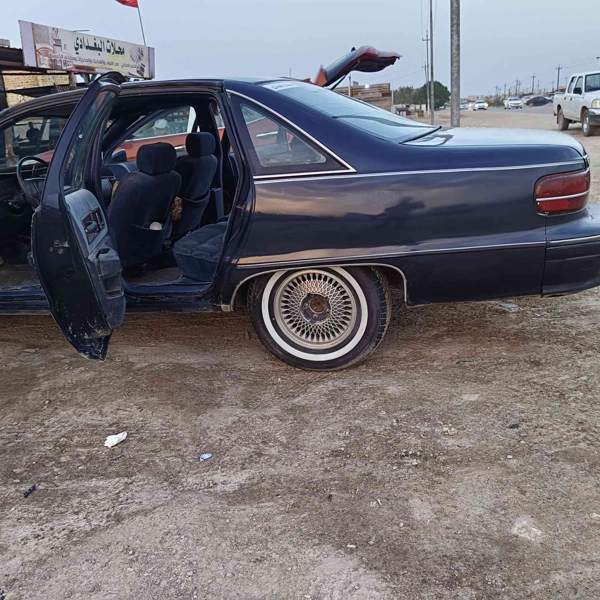 السلام عليكم..
دولفين ٩١ رقم بغداد دولي 
كير ومكينه ٣٠٠٠ آلاف ديلكو  ياباني 
 تخم تاير حداديه تبريد جاهزه من كل شيء.
مكانها ناصرية ناحية الفضليه للاستفسار ***********
السعر 30
