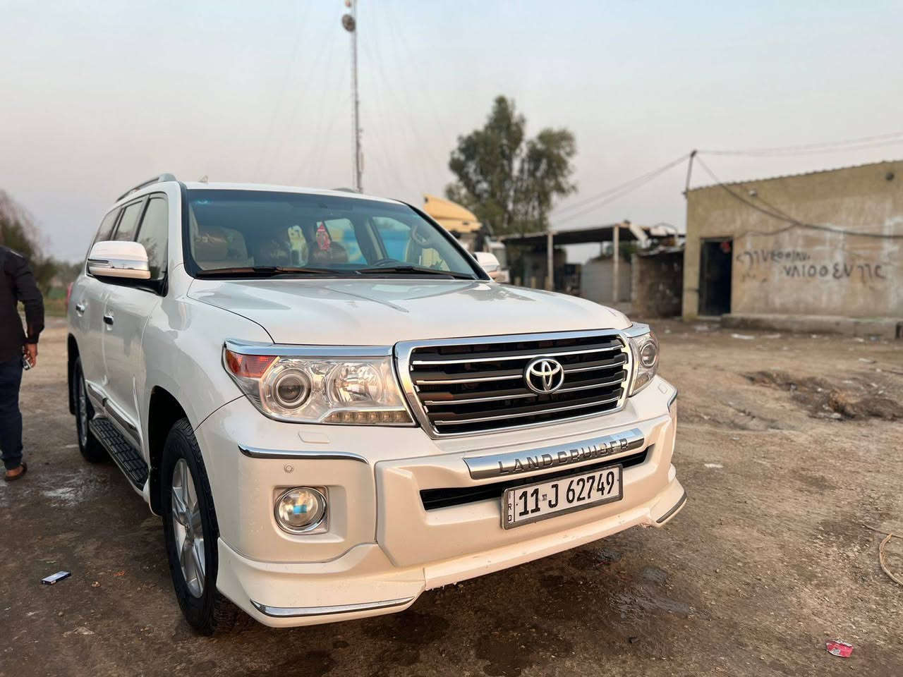 سلام عليكم للبيع او مراوس 
لاندكروز 2012
فول مواصفات واحد عله واحد
محرك 6
بصمه ابواب
بصمه تشغيل 
تشغيل عن بعد
مري شفط 
اشاير مري 
كشنات كهررباء
7راكب
تبريد❄❄
فتحه سقف
دفع رباعي/فور ويل
مكينه وكير جدد
سياره مكفوله  فقط بيها شبر كارت بل باب الخلفي  شرط السونر سياره جديده بمعنه الكلمه عله وضع شركه حساسات صدر امامي خلفي كامله من كلشي 
سياره جديده
رقم بغداد بسمي رقم دولي انكليزي 
مكان السياره بابل قضاء القاسم ع سعرها 357$ وبيها مجال بصيط
لتواصل ***********
