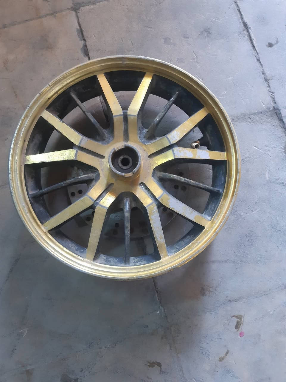 السلام عليكم
غراض للبيع كلمن وسعرة مكاني مدينة الصدر 
***********
