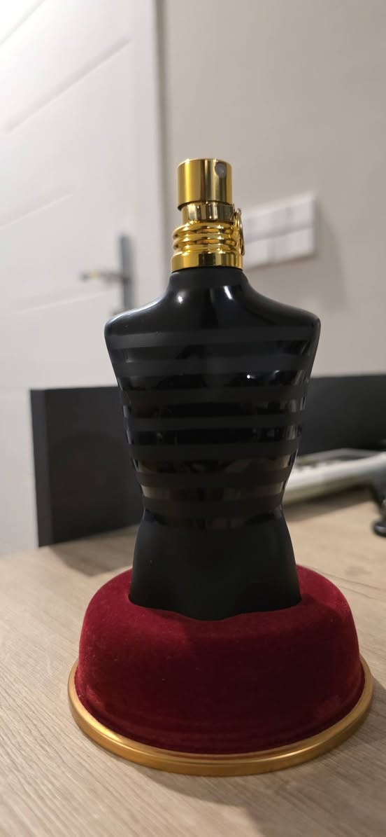 عطر اصلي من ويبسايت دوغلاس الالماني.
جديد و فقط النايلون مفتوح بس العطر كلها موجودة
٧٥ مل
للاستفسار، دزلي مسج عبر فيسبوك، او مكالمة عبر واتساب:
***********
