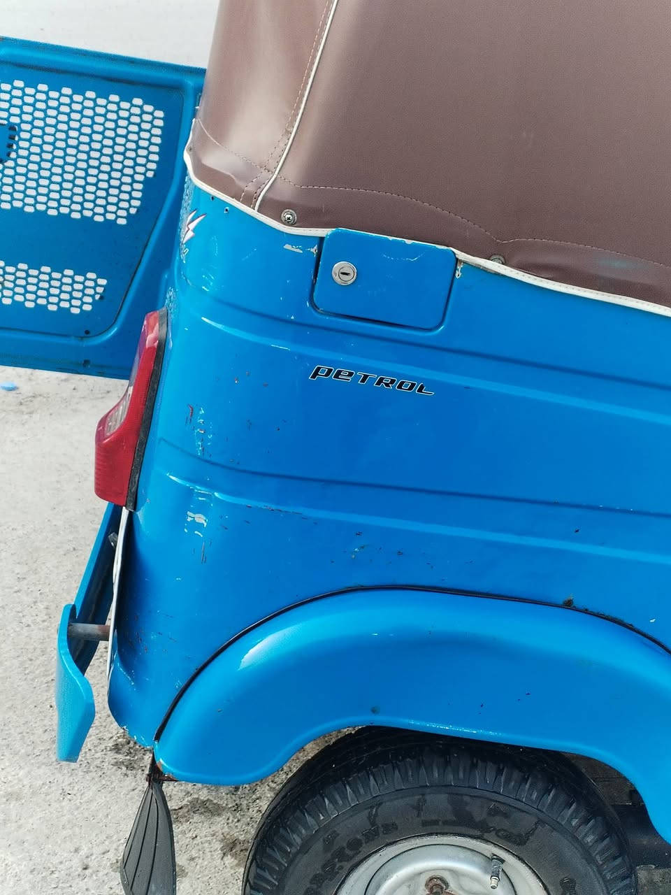 السلام عليكم تكتك لبيع 22 بسمي *********** بغداد مقبيل مستشفى حمادي
