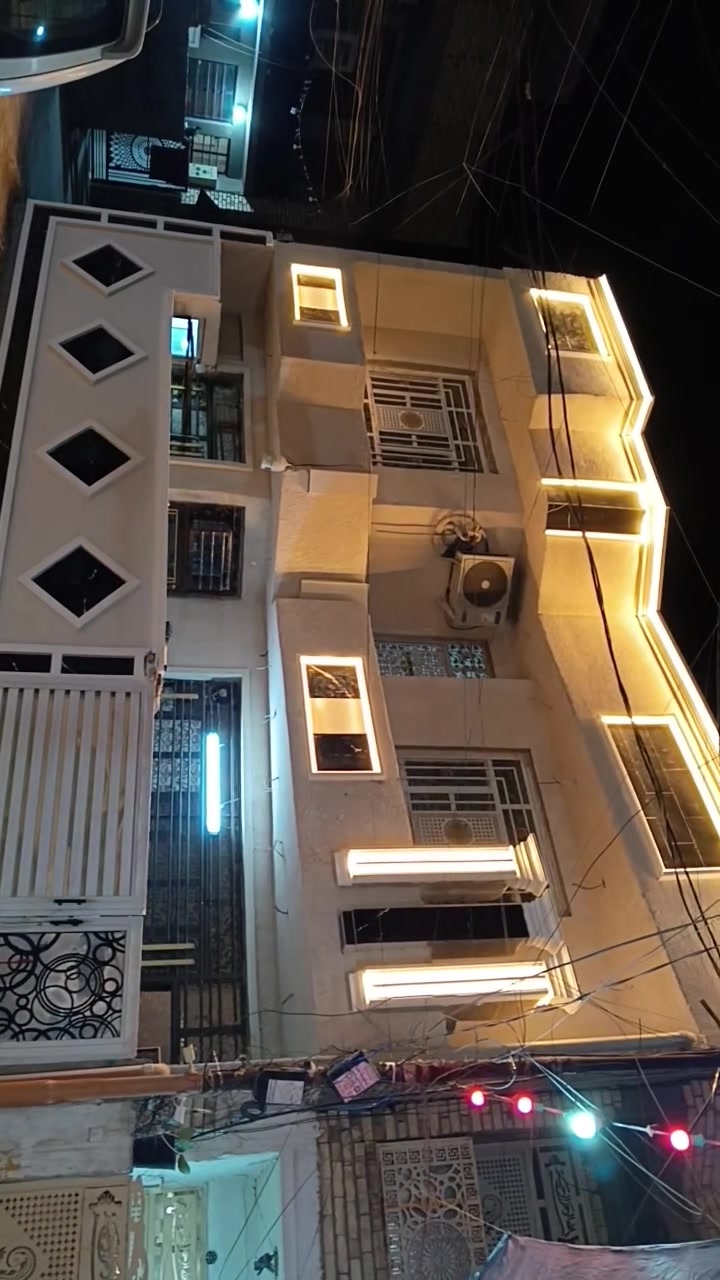 بيت 100 متر مربع ركن بين سكينه  مقاطعه 2/9 ومقاطعه 2/11 
الطابق الارضي غرفه نوم وصاله مفتوحة مستقبال وحمامات ثنين مطبخ حار معزول والطابق الثاني 3 غرف نوم وحمام البيت كله مرمر الطابق الثاني برورسلين لستفسار اكثر اتصال 
*********** ابو رضا
