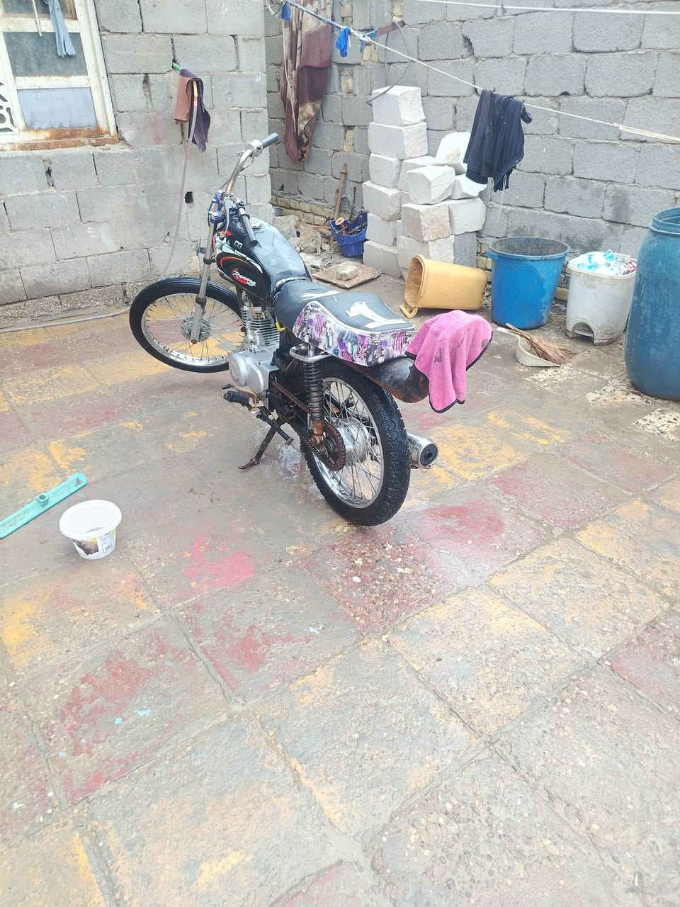 دراجة نامه البيع وراق  كاملا
ناصريه  سايدين شارع الزيناويه  سعر  400 وبيهه مجال 
***********
