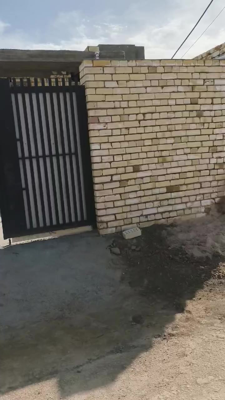 بيت للبيع مقابل الجامعة مجمع حجي حسين سند 25 السعر 57 وبي مجال بسيط مساحة 200 متر الاستفسار  
***********
