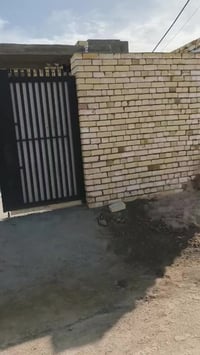 مجمع حجي حسين • مقابل الجامعة • ٢٠٠م