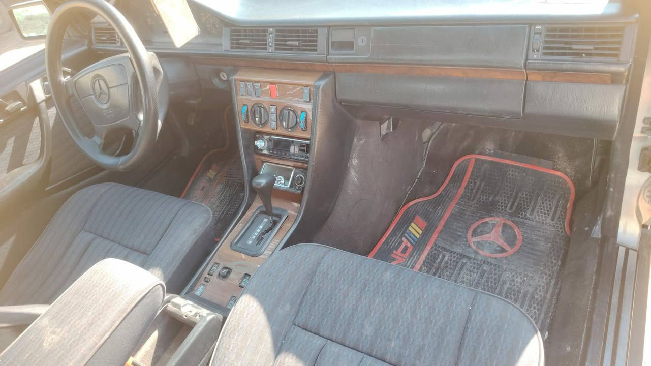 السلام عليكم 
مارسدس دب 1991
ابلاد كل على وضع الشركه مابيها قطرت خياس 
كير ومكينه توني شادهن حاويه
السعر90
***********
