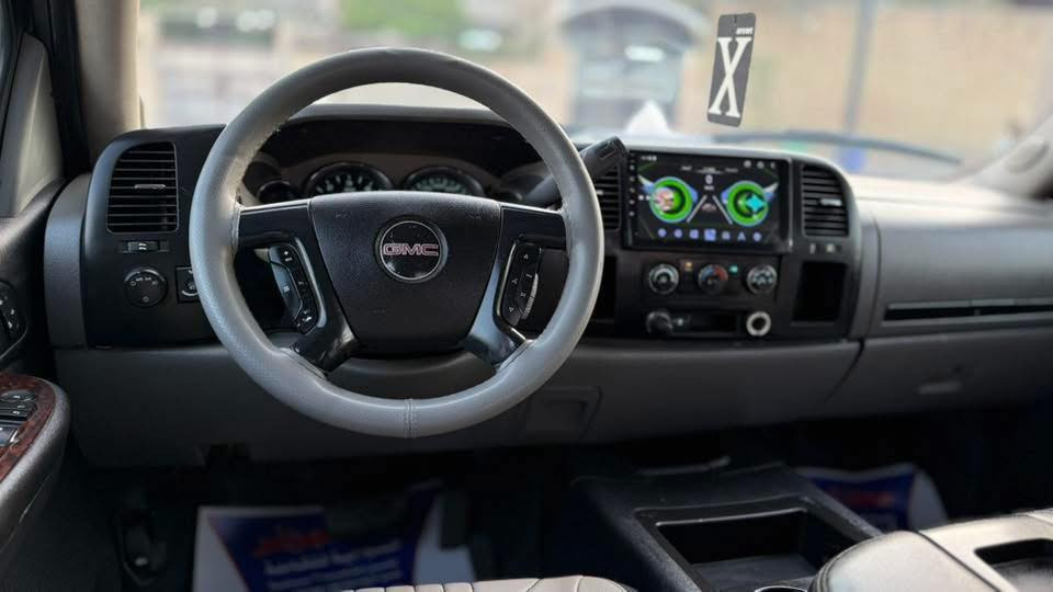 جمسي. سيرا        #بدي_قصير
مديل 2011
ماشية 184 km
وارد كندي 
#كفالة_كص_وفتح_شاصي_وسرقة
#ادوات_دخول_جديد_متومة_اصلي

مكينة 8 سلندر 5300 
شاشة اندرويد 
تحكم ستيرن جهتين 
كشافات زنون 
تبريد ثلج ❄️
حدادية طوبة. شرط 
تخم تاير جديد 
سيارة جاهزة. للخير 
#المكان_بصرة 
#السعر_اتصل_وتدلل
***********
