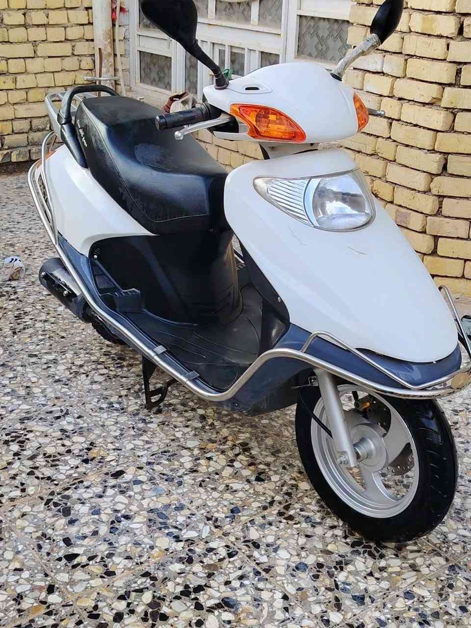 السلام عليكم دراجه سبيسي للبيع نضافه فول قبل شهر شتريته  ماشيه قليل
دراجه رزنة بل شارع
الاستفسار ***********
مكاني نعمانيه حي الخطيب
