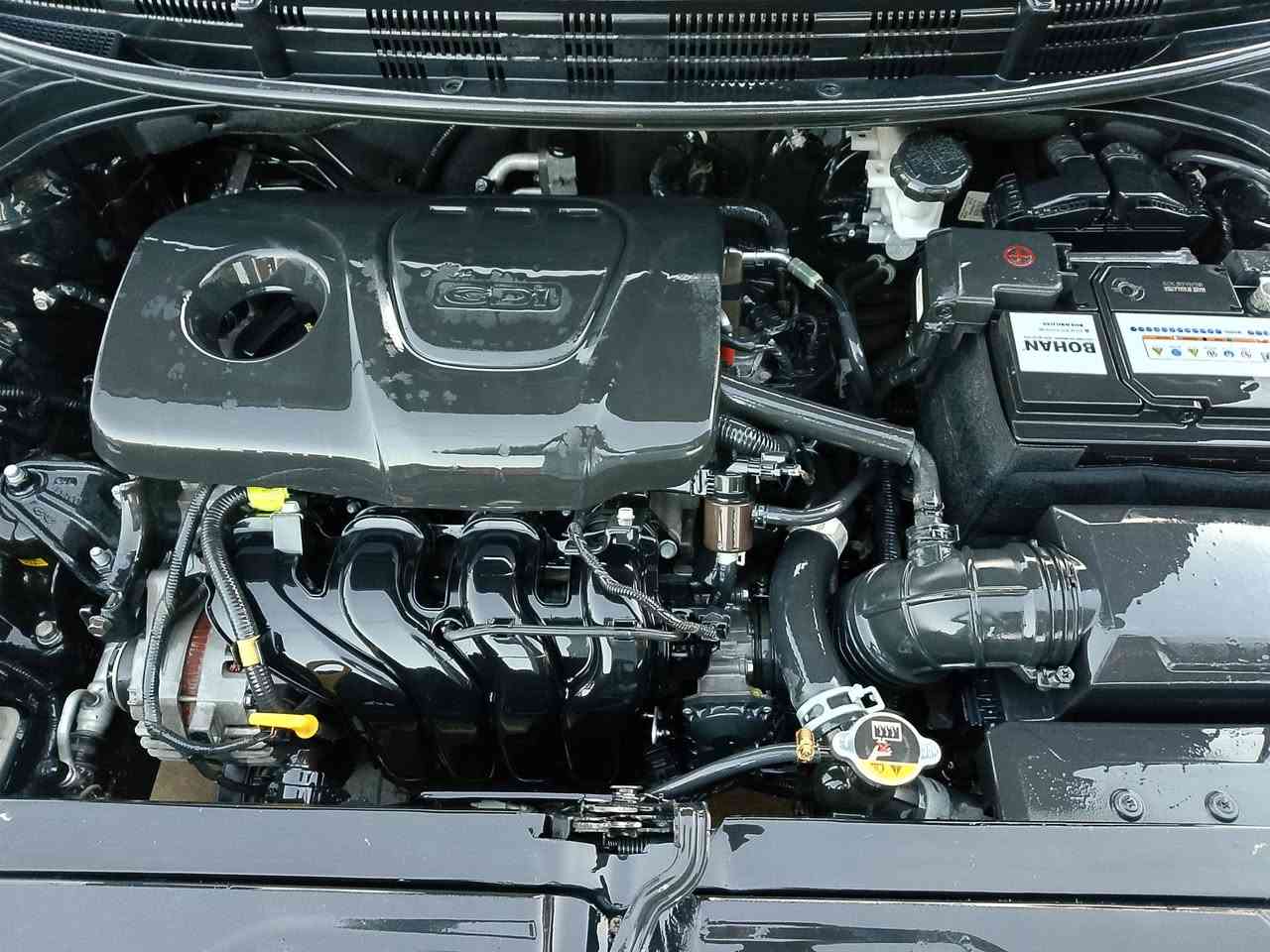 🚗 للبيـع: كيا ريو 2018 - وارد أمريكي 🚗
السيارة نظيفة جداً وبمواصفات مميزة، وهذا كامل التفاصيل:
 * نوع السيارة: كيا ريو (Kia Rio).
 * الموديل: 2018.
 * المحرك: 1.6L GDI (محرك نشط واقتصادي جداً).
 * ناقل الحركة: أوتوماتيك (AT).
 * المسافة المقطوعة: 100 ميل فقط (ما يعادل تقريباً 161 كيلومتر).
 * حالة البدن (الضرر): بوند (بنيد) فقط، بدون أي ضرر داخلي (لغد، شاصي، إيرباج كله سليم بشرط الفحص).
 * الملاحظات: توجد آثار "حالوب" بسيطة جداً وغير مؤثرة على جمالية السيارة.
 *  شرط التحويل السيارة.
💰 السعر المطلوب: 107 ورقة (10,700 دولار) وبي مجال طيب للشراي الجاد.
📍 المكان: [موصل] قرب دجله ستي 
📞 للتواصل والاستفسار: [ ***********
