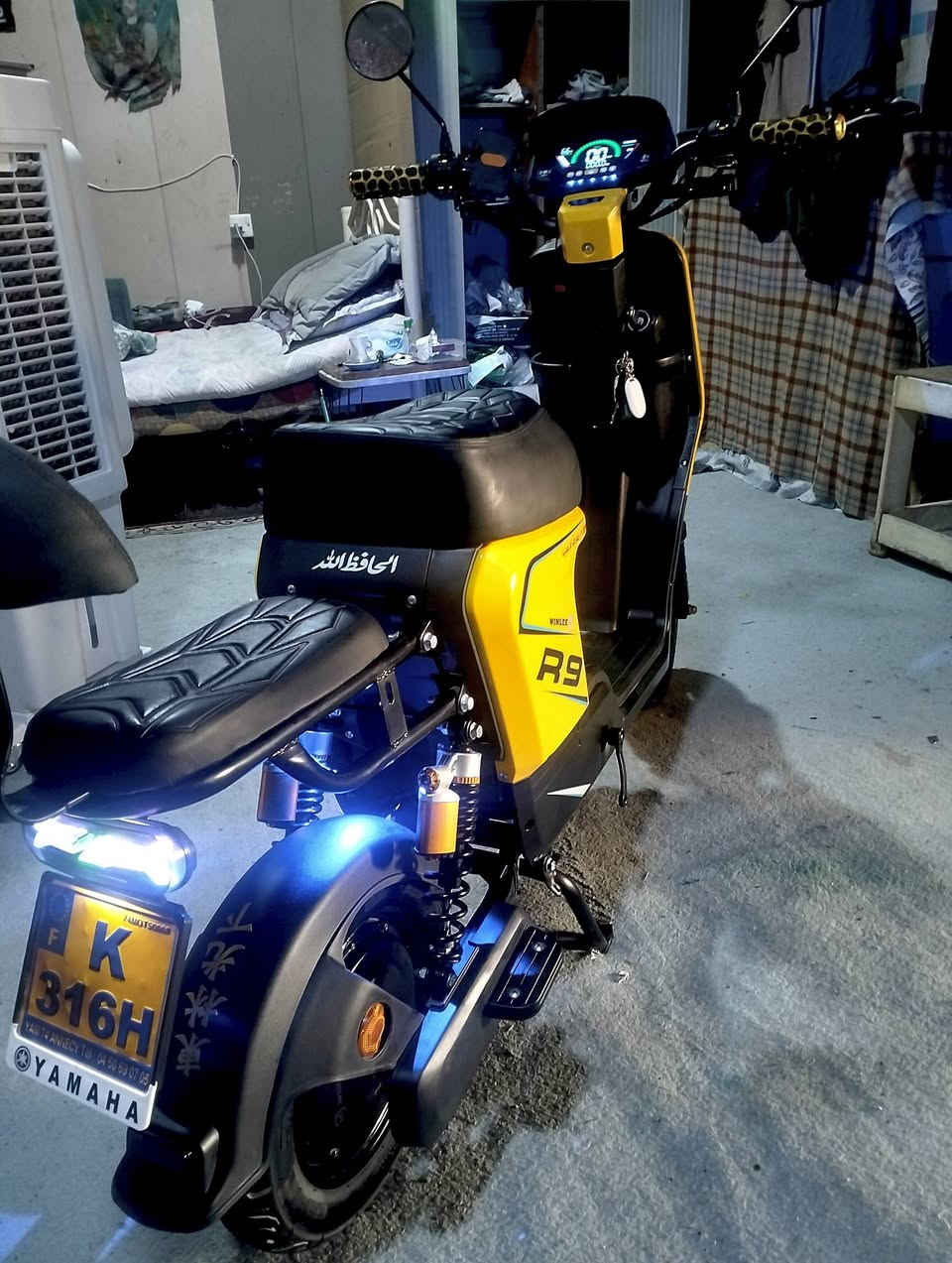 ادراجه R9 جديده بعده بالكارتون صارلها سبوعين من اخذته الدراجة نضيفه كلش وما ماشيه هواي وغراضه كله كامله فول موصفات 5 بطاريات ونلي 32 امبير بصمه وكارت تشغيل البطاريات كلش نضيفات سعرها 525
ادراجه R9 جديده بعده بالكارتون صارلها سبوعين من اخذته الدراجة نضيفه كلش وما ماشيه هواي وغراضه كله كامله فول موصفات 5 بطاريات ونلي 32 امبير بصمه وكارت تشغيل البطاريات كلش نضيفات سعرها 525 
مكاني بصره امن الداخلي 
***********
