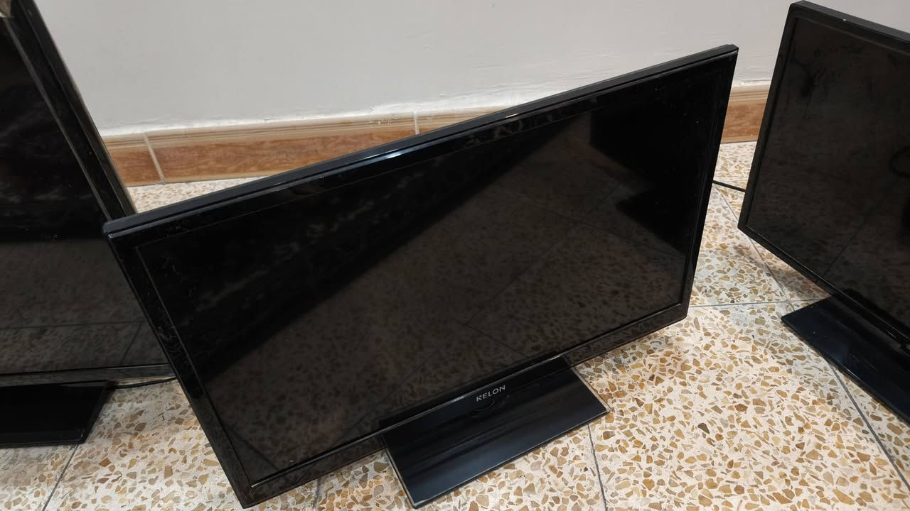 العنوان بغداد الشعب حي البساتين 
3 شاشات مستخدمة كلهن شغالات اصليات
1- شاشة حجم  32 سامسونغ عادية مو سمارت 
2- شاشة حجم 24 ماركة كيلون عادية
3- شاشة حجم 24 ماركة ستار سات عادية
كلهن شغالات طبيعي بدون مشاكلبس السامسونغ وياها ريمونت والبقية بدون تقدر تتحكم بيهن من الدكم عادي وكلهن بيهن كل المنافذ اريد ابيعهن شلعة


**إذا كنت صاحب هذا الإعلان وتريد حذفه لأي سبب، رجاءا أرسل رسالة إلى الدعم الفني**