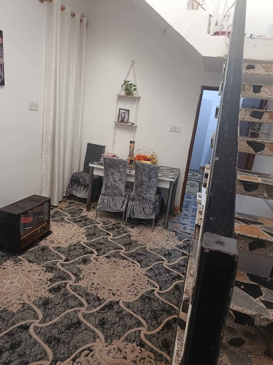 دار للبيع طابو صرف ١٠٠متر طابقين في الحر حي المؤمنين قرب مدارس سيد الماء خدمات كاملة للاستفسار اتصلوا ***********
