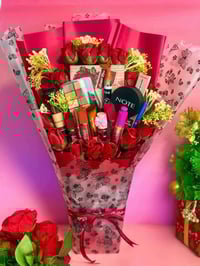 باقة مكياج • عيد الام • توصيل محافظات