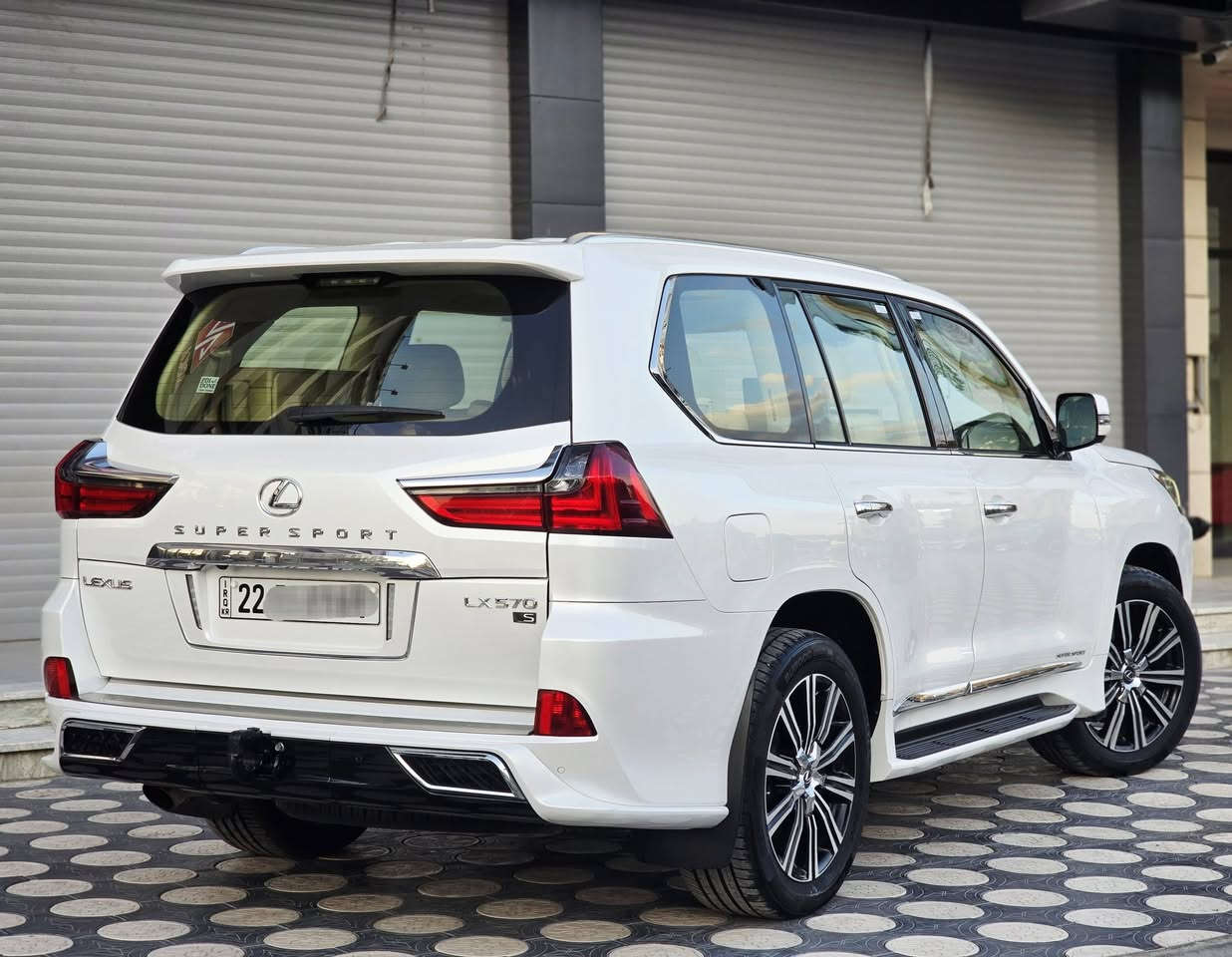 للبيع 
لكزز سوبر سبورت موديل 2019 
كفالة عامة السيارة جديدة وجاهزه بدون اي نقص 
فول مواصفات بصمتين وكارت 3 شاشات رادارات جميع الكشنات كهرباء و تدفئة و تبريد كشنات خزن ميموري تشغيل عن بعد تحكمات ستيرن أوتو ستوب للتحذيرات تحديد سرعة نقطة عمياء محرك 8 سلندر 5700 جنطة كهرباء كير و مكينه كفاله عامه السيارة حيل نظيفة كلشي عل بلاد ماشيه 112 الف
رقم اربيل ومكانها بغداد السعر (7 شدات ) 
للأستفسار ***********
