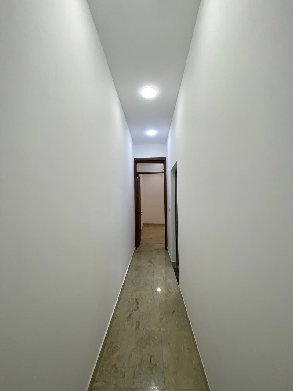 🏢 شقة للإيجار – زيونة 710
✨ شقة زيرو ومواصفات مميزة

🔹 صالة واسعة
🔹 غرفتا نوم كبيرتان
🔹 مطبخ معزول وجاهز
🔹 حمام
🔹 سبالت جاهزة
🔹 مصعد
🔹 حارس بناية

💰 الإيجار الشهري: 1,000,000 دينار

📍 الموقع: زيونة – محلة 710

📞 للتواصل والاستفسار (واتساب):
***********

