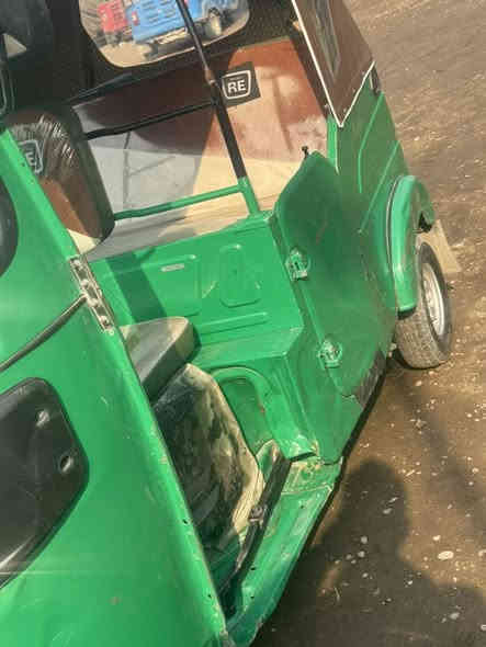 ‏السلام عليكم  تكتك ‏￼ للبيع موديل 22 كفالة الكشر ومكينة 
‏لا صبغ ولا معجون فقط بس ينشر عليه 
‏مكاني بغداد الشعله 
‏مستعجل على البيع 
‏ السعر 8400 وبيها مجال للطيبين  
￼ على الفيس ما أتواجد ولا يراسلني أي واحد 
‏هذا رقم تلفوني  ￼ ***********￼￼￼￼￼￼￼￼￼
