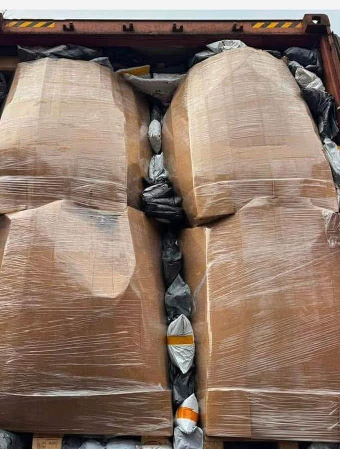 السلام عليكم 
اخواني واخواتي متابعين الصفحة الكرام باجر بتسهيل الله توصل بضاعه dhl برازيلي درجه ثانيه  سعر الكيلو 6الاف   بالنسبه الي حاجزين يتواصلون ويااانا وموجود حاويات الاستفسار ع الواتس ***********
اخوكم محمد ابو سيف
