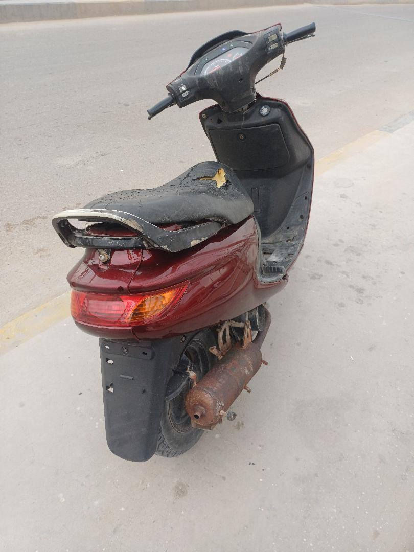 سلام عليكم  دراجه فراشه للبيع سعر 400 الف وبيها مجال للشراي دراجه نضيفه شرط هندر بريكات هورن لايتات كلشي شغال دراجه نضيفه ماكني البصره قضاء ابو الخصيب مهيجران بلد اسلامه اي ستفسار رقم ***********
