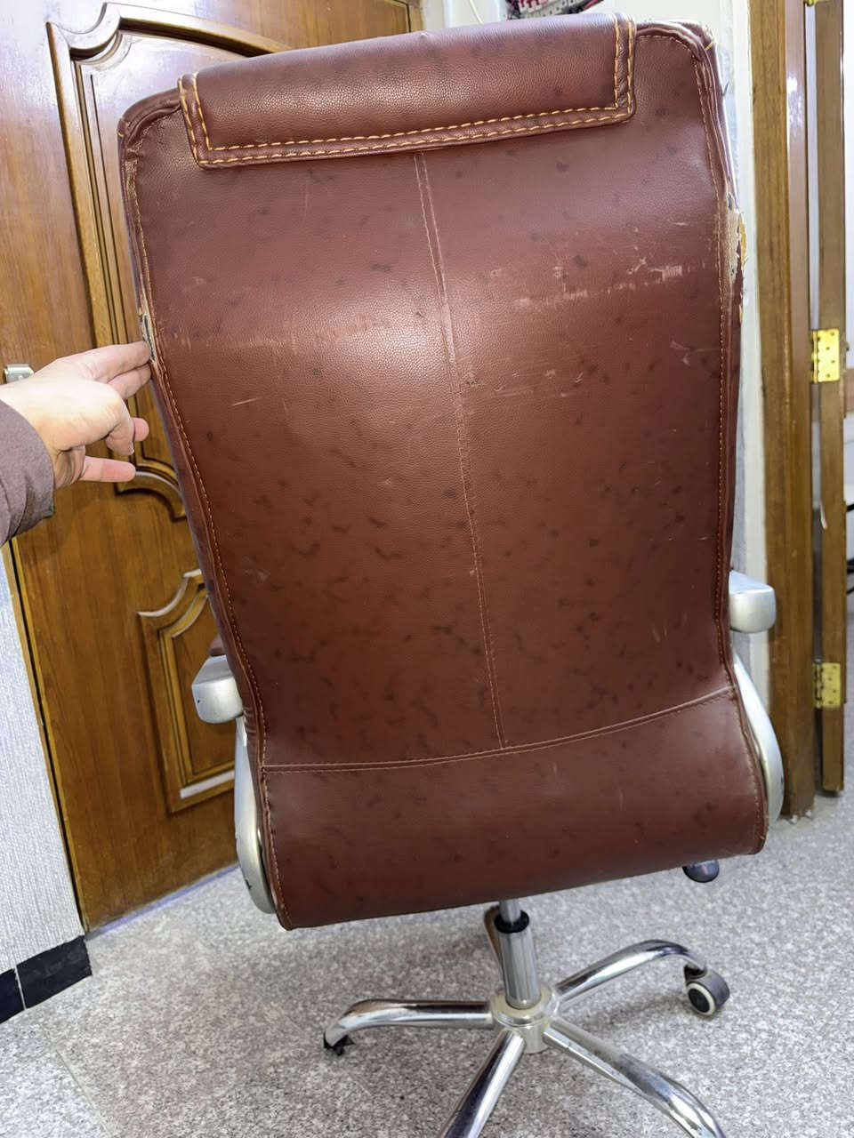 السلام عليكم ميز مكتبي بي نقص تايرين مكاني بغداد الغزالية السعر 25000 وبي مجال بسيط حك الجية 
تواصل 
***********
واتساب او اتصال مباشر ومتوفر عالماسنجر
