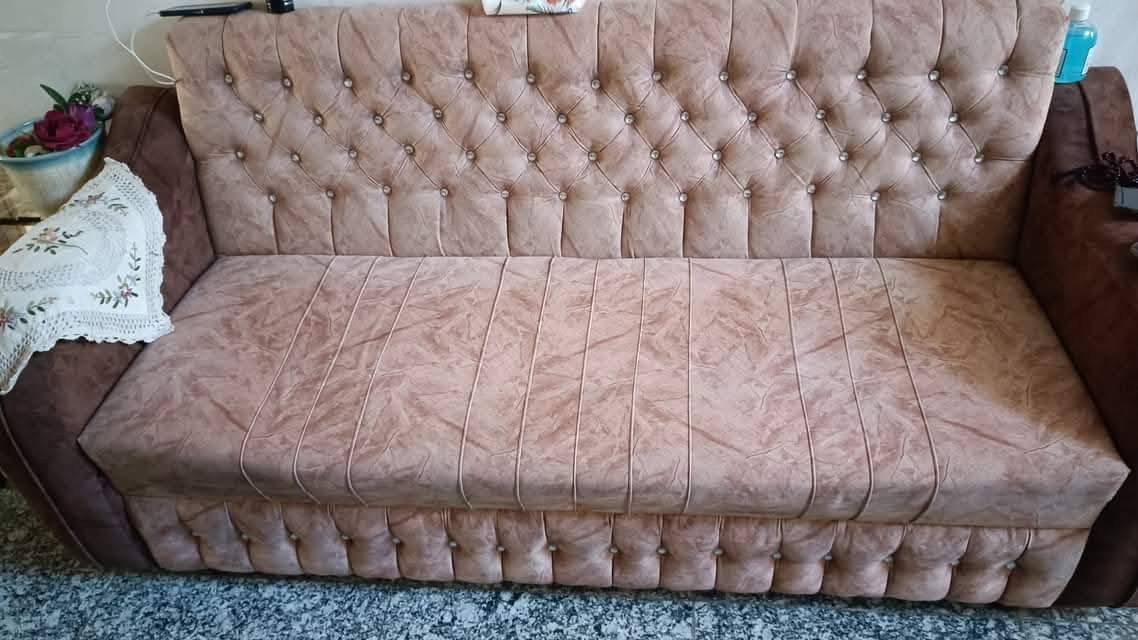 تخم عراقي 8 مقاعد
نظيف  
السعر 150 وبي مجال  ***********بسيط والجاد يتصل مو بتعليق
