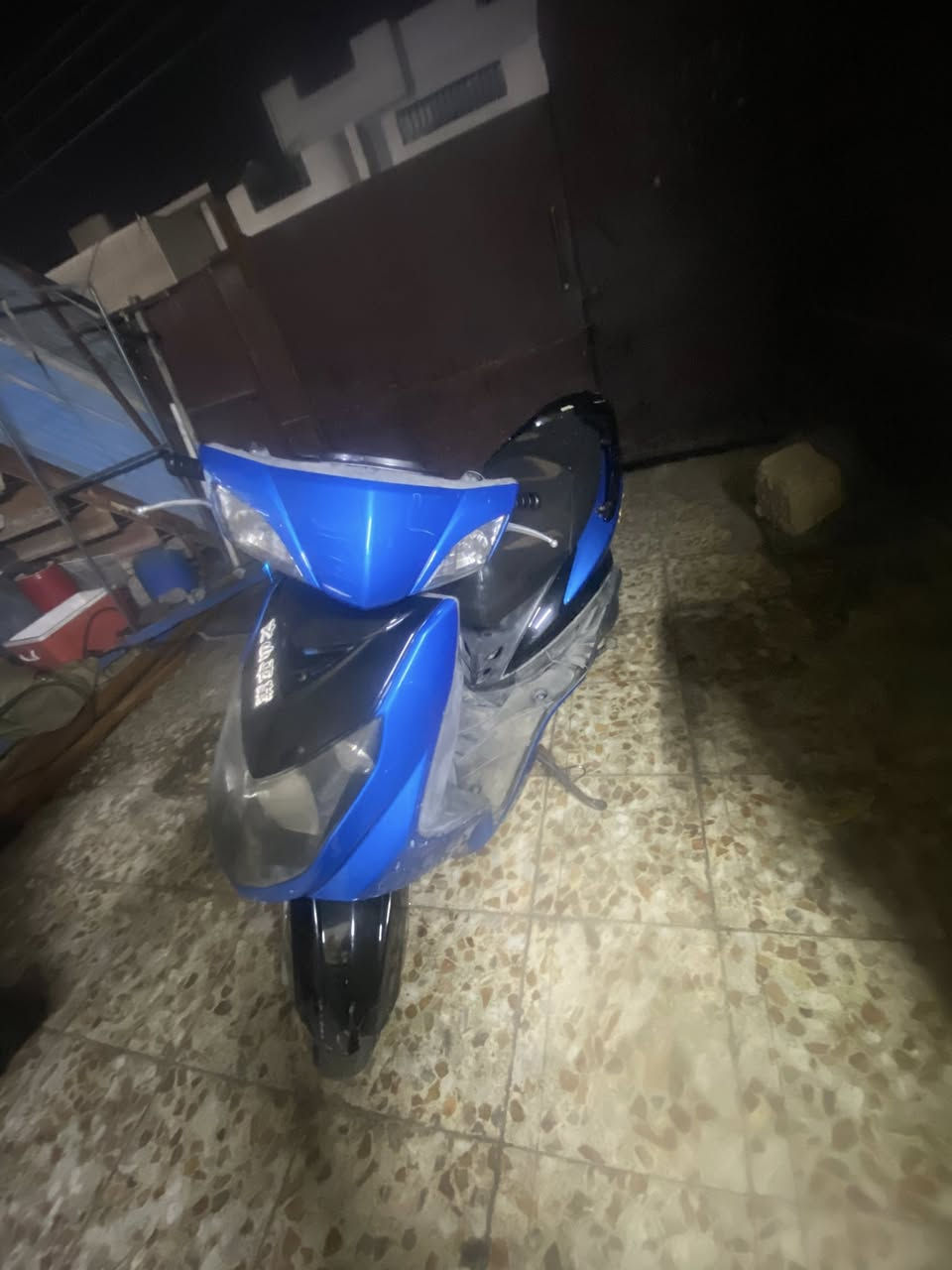 سلام عليكم سكنس فحل دراجه جديده البيع دراجه صارله شهر من نازله من رمبه لين سوويت بيه حادث اريد أبيعه ***********بغداد غزاليه أو مراوس .
