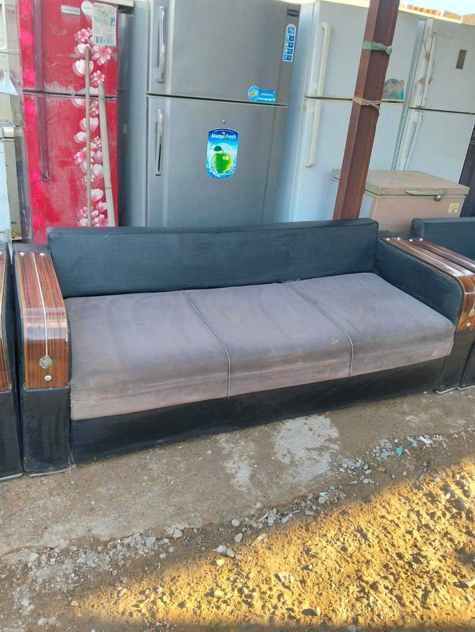 نص تخم للبيع نضيف« سعره 90 الف» العنوان بغداد المشتل مجمع فدك قرب المجلس البلدي رقم #ابوعلي للتواصل والاستفسار بي وتساب« ***********»
