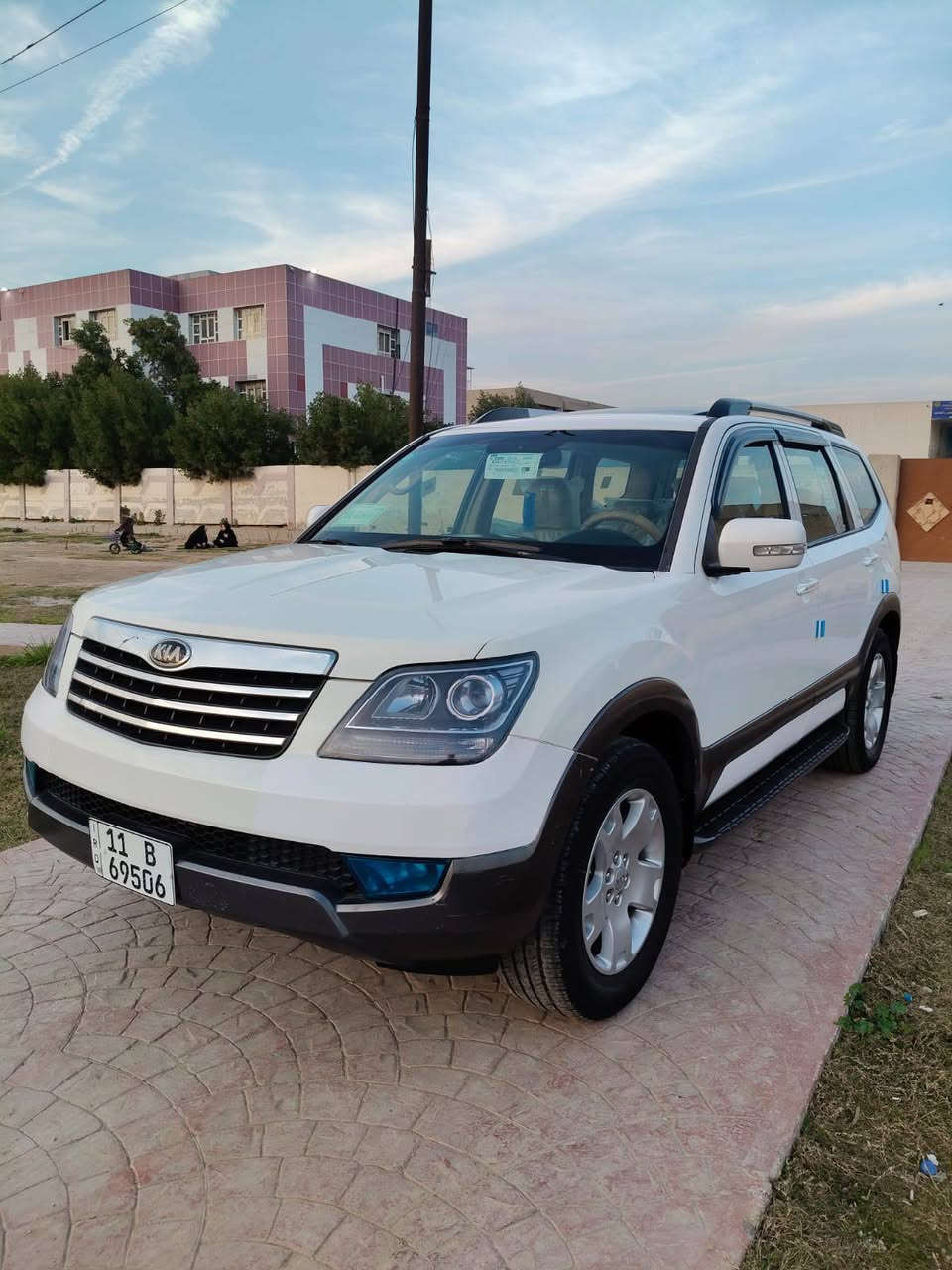 #مهافي موديل ٢٠١٣ خليجية مكفولة من لضربة بيهة صبغ كد شبرين اثر شخط والباقي كفالة عامة مكينة ٦ سلندر ٧ راكب ٣قطع تبريد تحكمات جيهتين حاكية حساس خلفي شاشة كامرة دوارة كشنات جلد وكهرباء اشاير بلمري ثلاجة بكلايت لد ويل كب ١٨ فتحة سلايت وبيهة مواصفات اكثر مكينة وكير خير من الله صدر امامي وخلفي جدد تبريد ثلج كهربائيات كلهة شغالة سياره جاهزه من كل شي اي نقص مابيهة #سعر ١٤٥ وبيهة مجال للشراي رقم بغداد الدولي الجديد بسمي ماشية ١٤٣ عنوان بغداد البلديات #للستفسار***********
