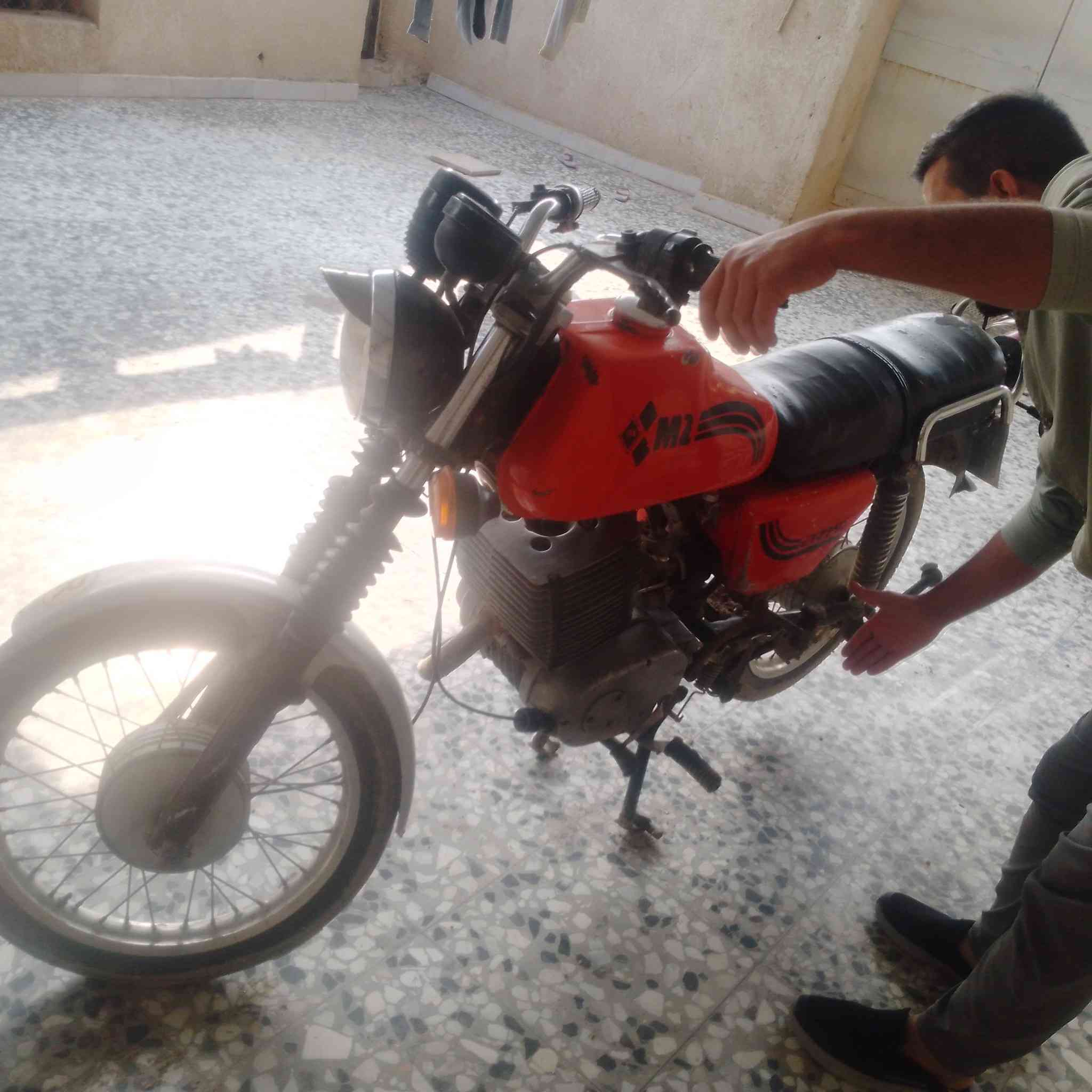 السلام عليكم دراجة امزة 82 للبيع او مراوس بستوته نضيفة واطي فرق مكاني الرميثة قرب الري *********** دراجة مكفولة من السرقة
