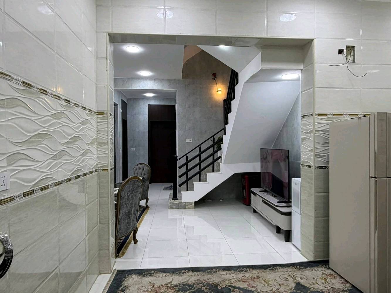 حلة / حي الإمام شارع الكابينات المساحة ٢٠٠ م طابو صرف طابقين بناء حديث ٦ غرف نوم سويتات