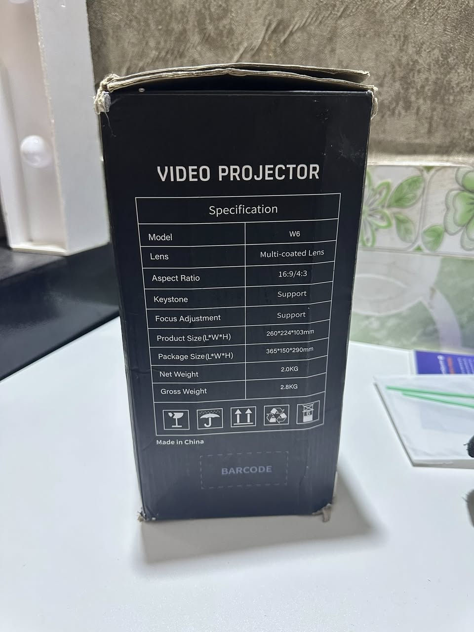 داتاشو wimius w6
مواصفات كلش قوية 
يدعم دقة 4k
مساحة العرض من 50 الى 300
وشكد ما تكبر الصورة تبقى واضحة ودقتها عالية
يربط اندرويد وايفون مباشر بدون تطبيقات وسريع مابي تقطيع
بي ضبط تلقائي للصورة 
اضائته قوية حيل 15000 شمعة

صوته عالي حيل بس بي مشكلة اذا تربط hdmi ما يطلع صوت وتكدر تحل هاي المشكلة تربط سبيكر خارجي لان الداتاشو بي بلوتوث و وايفاي 
فقط من تربط موبايل يطلع صوت 

وبي صفار قليل بالصورة ما يبين بس من تشغله 

سعره 35 
مكاني ميسان و يوجد توصيل 
***********
