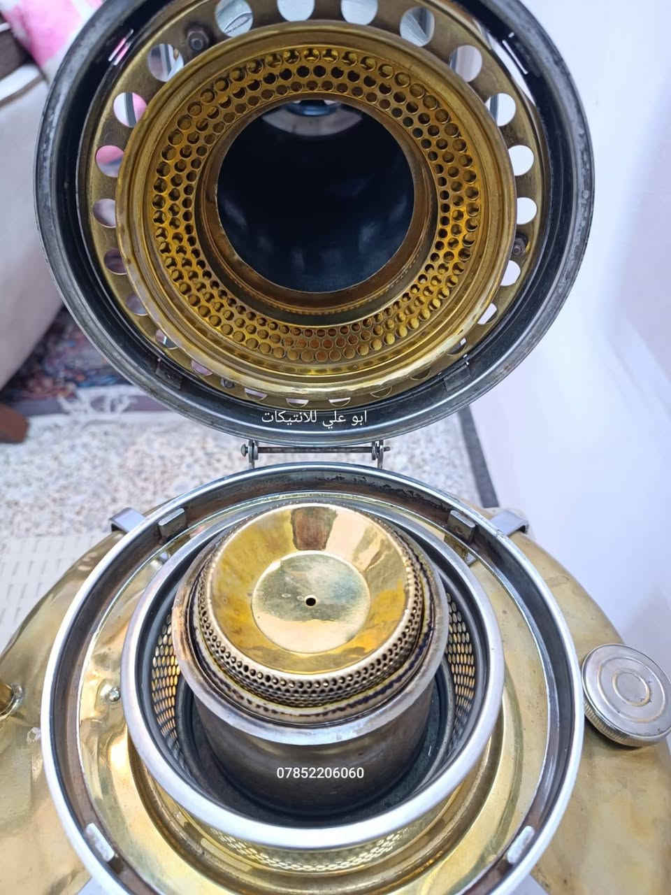 أنتيكة جميلة 
صوبة علاء الدين أنكليزية صناعة 1958حوض النفط نحاس بالكامل مع مقص للفتيلة وكتلوك وفتيلة إحتياط نارها زركة وبدون غاز للتواصل ع الخاص أو على الرقم ***********
