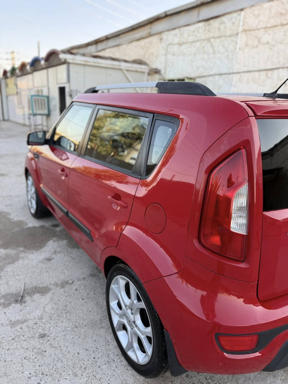 السلام عليكم
صول 2012

خليجي فول مكفوله 

بصمه 

تحكمات

كامره

فتحت سقف 

دمامات 

مكانه نجف 

118 $

***********
