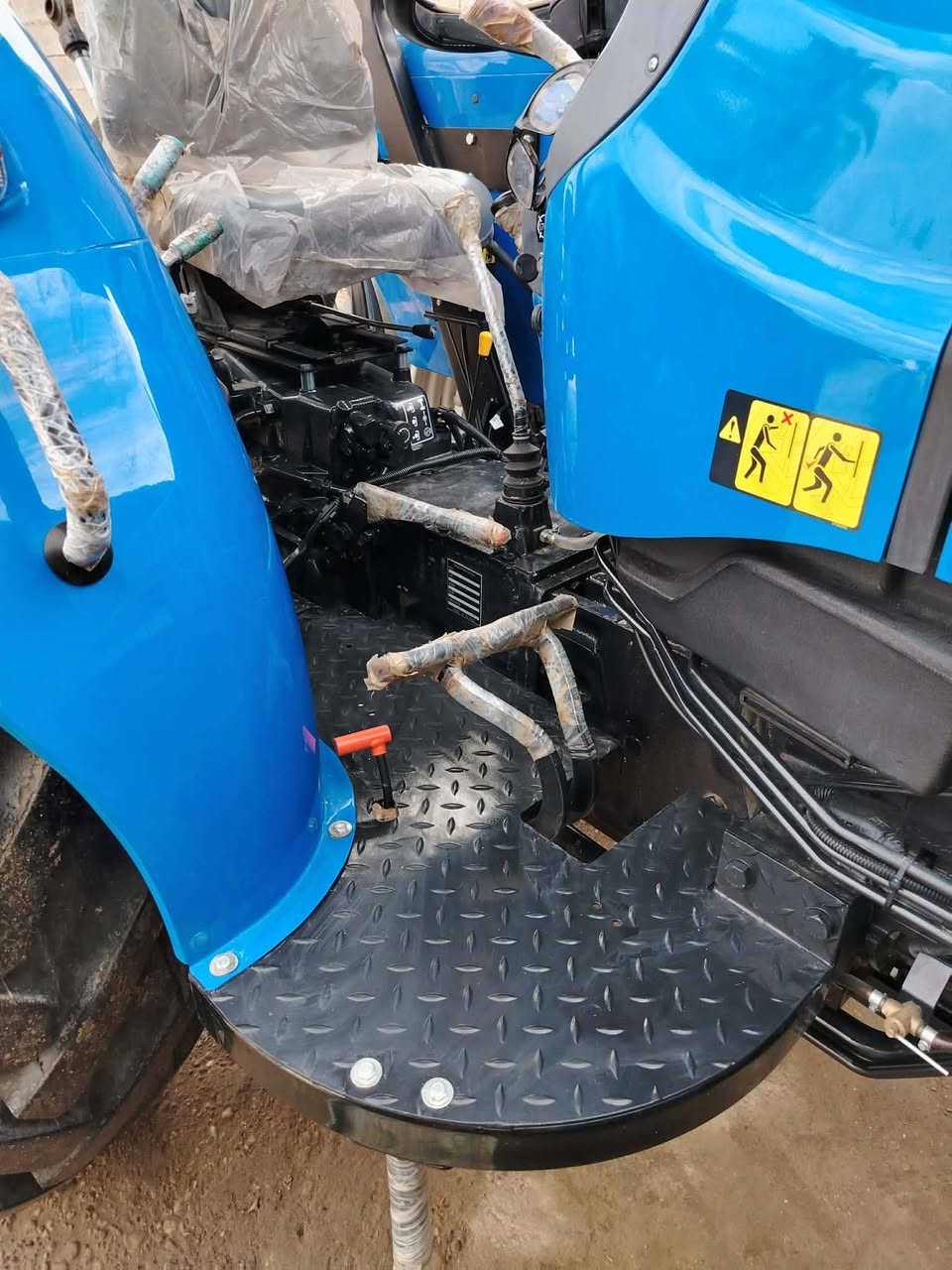 لبيع نيوهولند حجم 80 موديل 2024 بعده بحالت الزيرو مشتغل 500 ساعه بعده جديد رقم أربيل أرقام جديده وسنويه وهزه كله جديد المكان #الانبار الرمادي  استفسار أكثر اتصل ***********. ملاحضه مع فدان البير رباعي موديل 24 جديد
