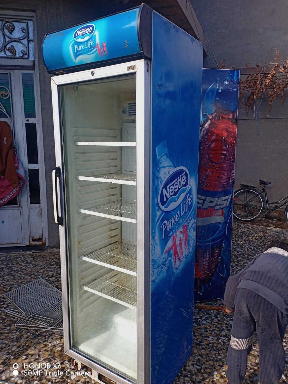 السلام عليكم ذني ثلاجات شغالات فول تبريد سعرهن ٣٠٠مكاني زعفرانيه ***********
