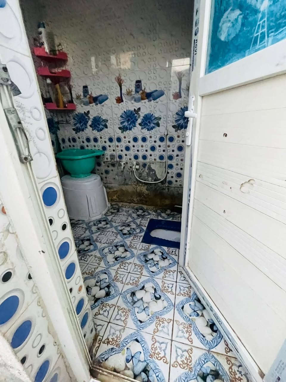 يــالله بــيــت  100 متر مناسب وقريب 
غــــرفـــه صــــالـــه اســـتــقــبــال مــطــبـــخ تـــخــاريـــج 
بــيــت مثل ماموضح بالصور مرتب  مشمول بالتطويب  
عنوان البيت شارع المطار القديم مقابل مدارس القصواء …
سعر البيت 18 مليون مناسب جدا 
للاسـتـفـسـار *********** واتــســاب +اتــصـال
